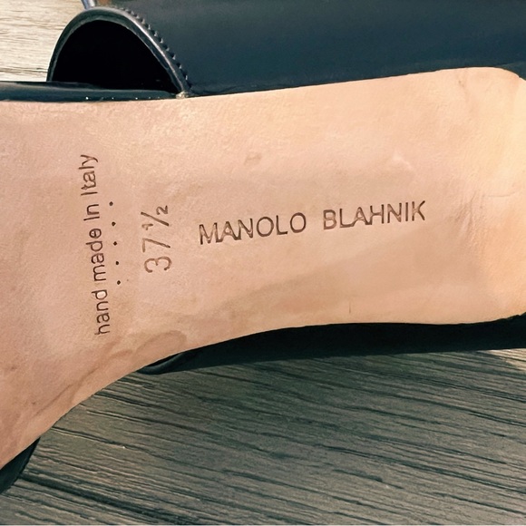 Manolo Blahnik Ripta Wide-Band Patent Pump (37.5) - Picture 9 of 15